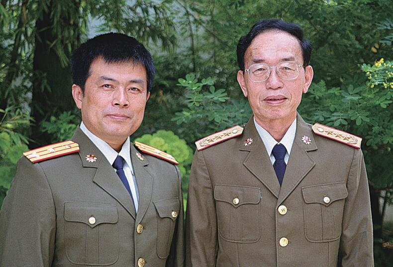 2002年8月1日，時任軍事科(kē)學(xué)院院長(cháng)王祖訓上将關心支持天波分(fēn)隊發展